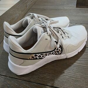 Nike Legend Essential 2 Premium Women's Training Sneakers, Women's Size 8